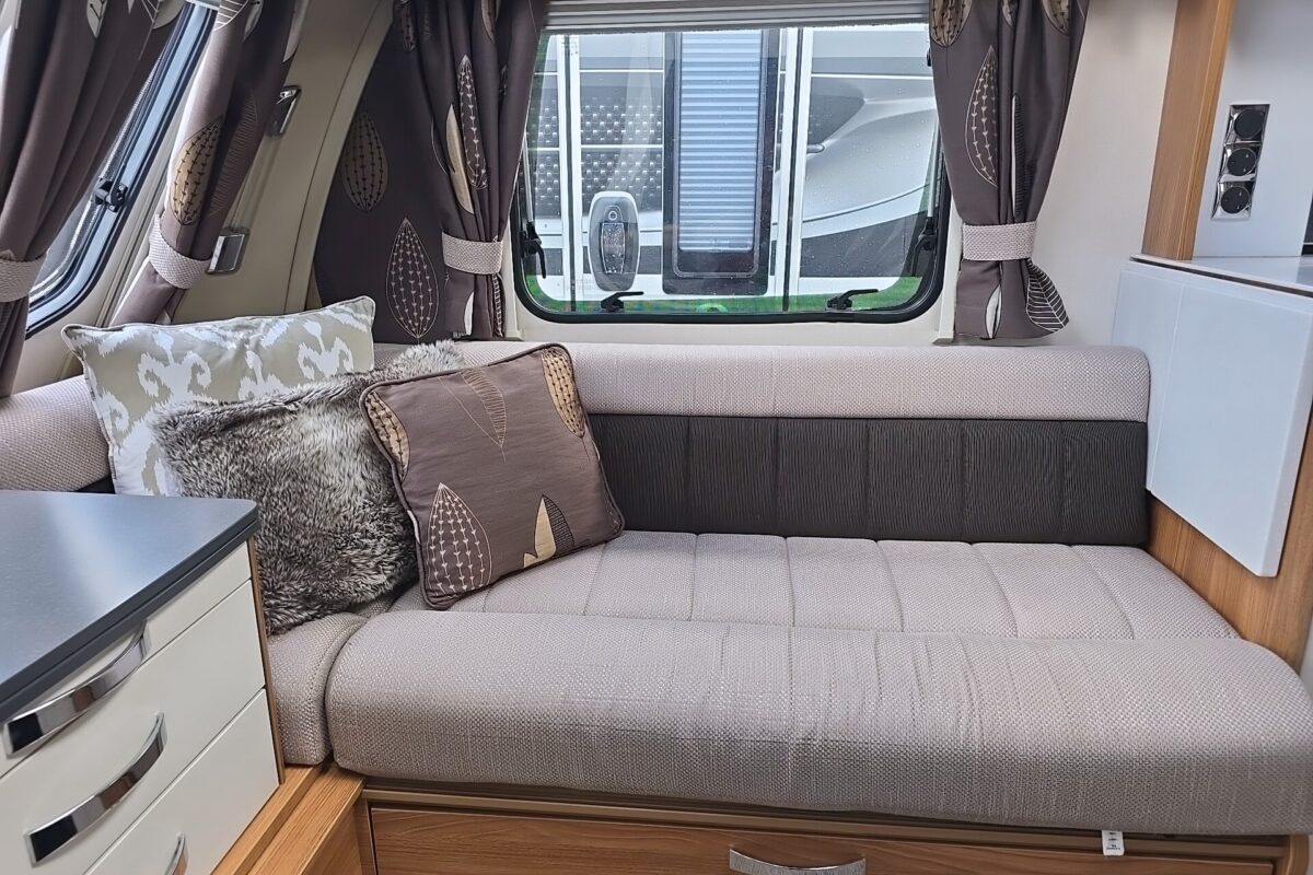 2014 elegance 645 internal