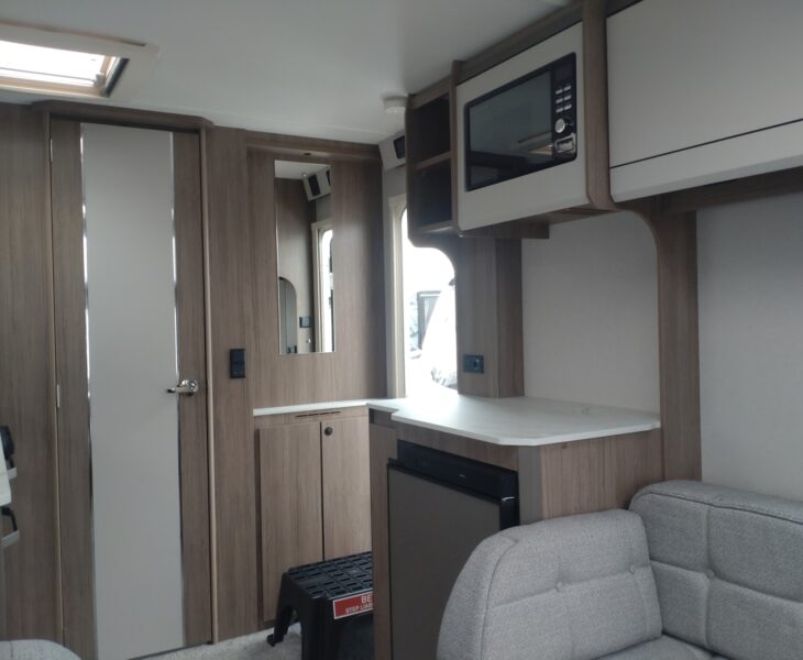 Coachman Acadia 460 Interior