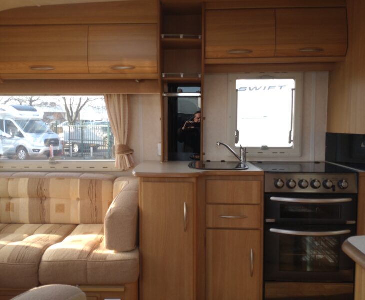 2008 Coachman vip 535/4 interior