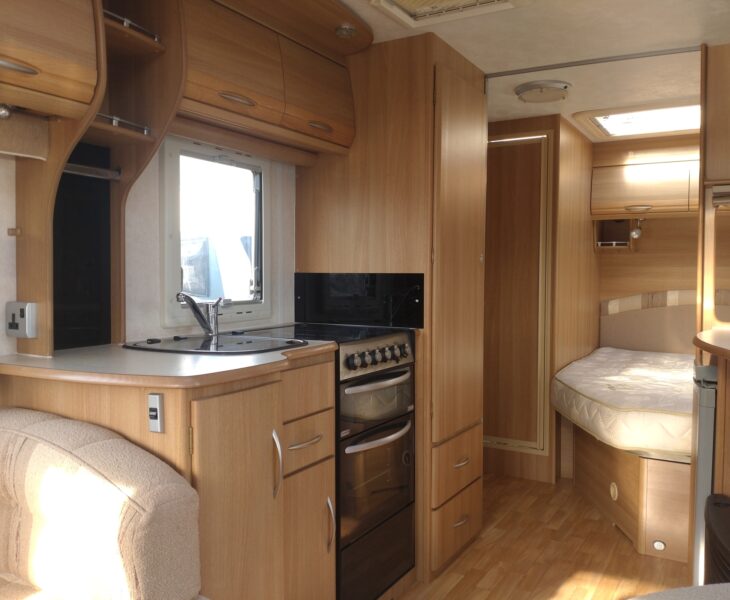 2008 Coachman vip 535/4 interior