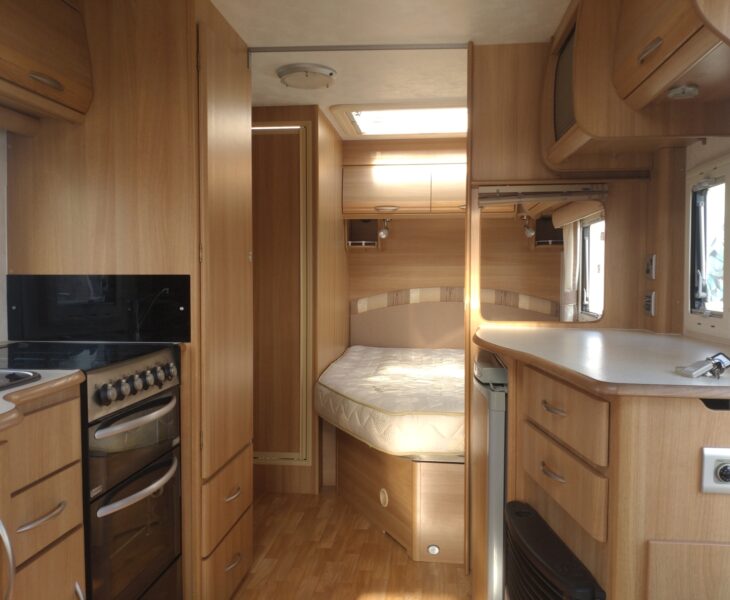 2008 Coachman vip 535/4 interior