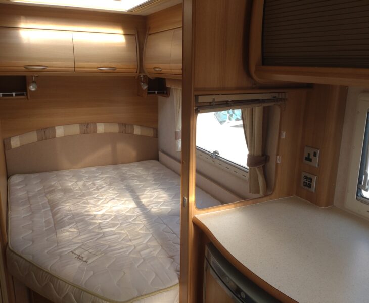 2008 Coachman vip 535/4 interior