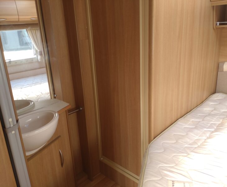 2008 Coachman vip 535/4 interior