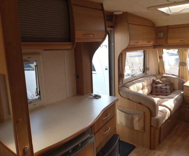 2008 Coachman vip 535/4 interior