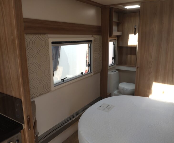 2021 Sterling Elite 880 Interior
