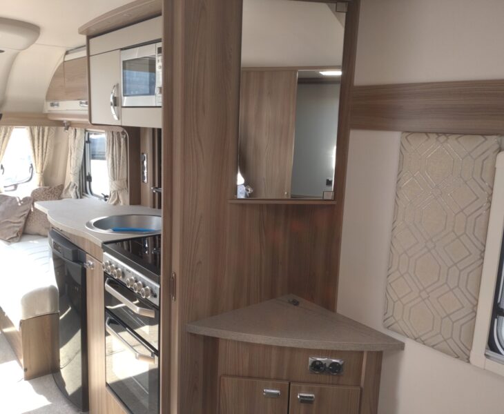 2021 Sterling Elite 880 Interior