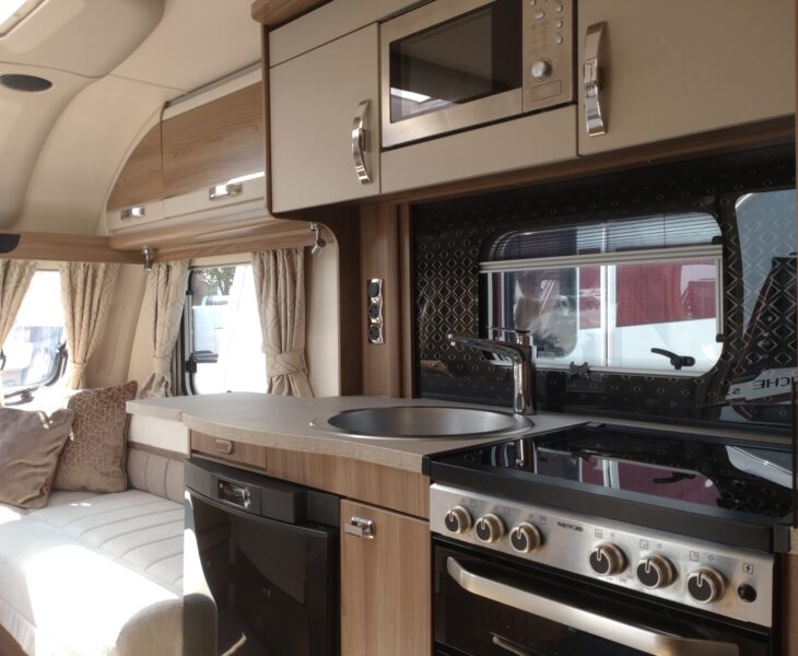2021 Sterling Elite 880 Interior