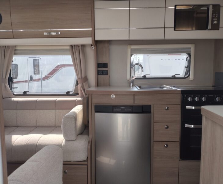 Compass  Capiro 550 Interior