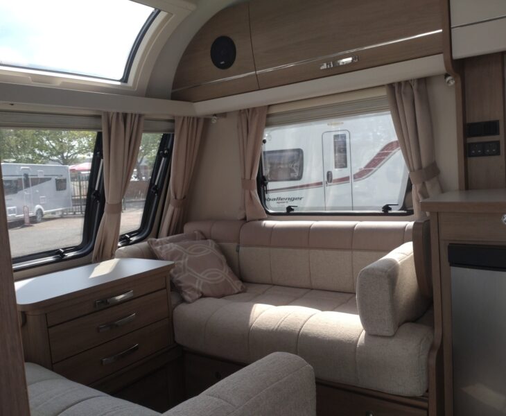 Compass  Capiro 550 Interior