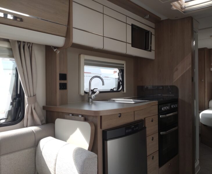 Compass  Capiro 550 Interior
