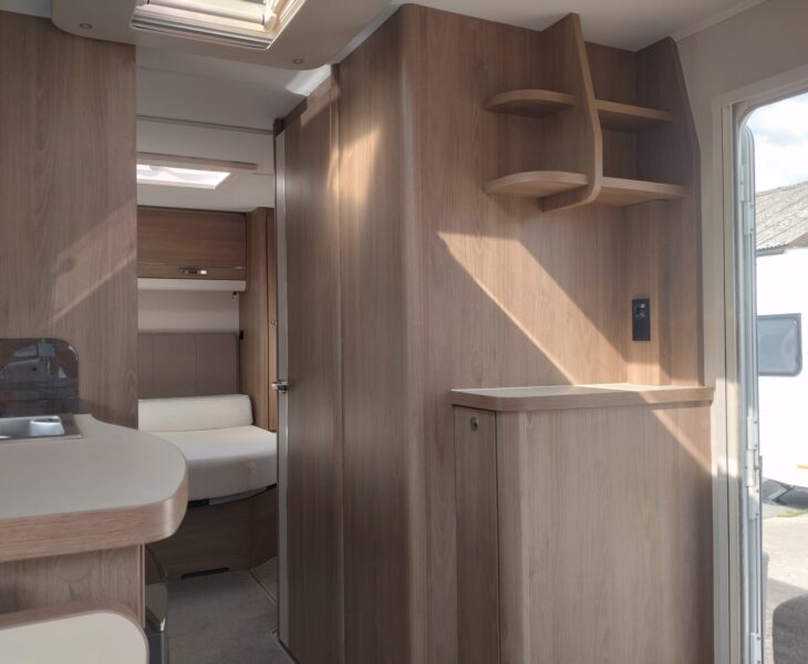 Compass  Capiro 550 Interior