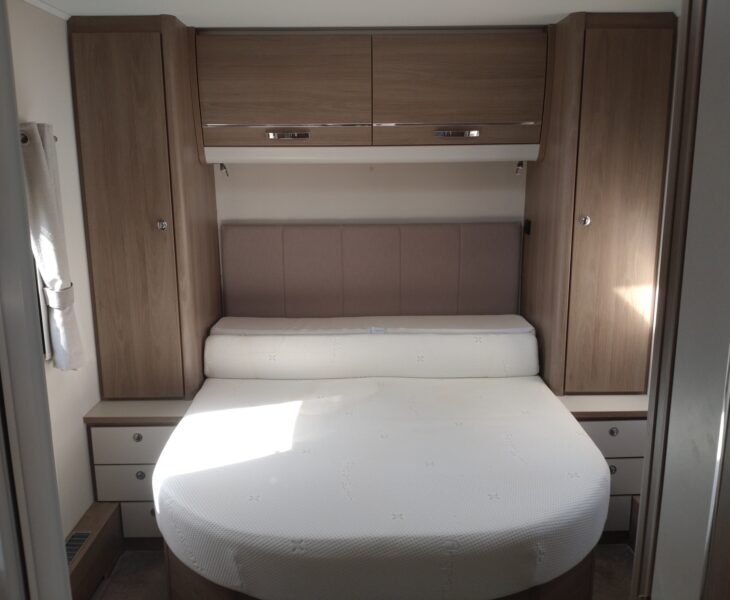 Compass  Capiro 550 Interior
