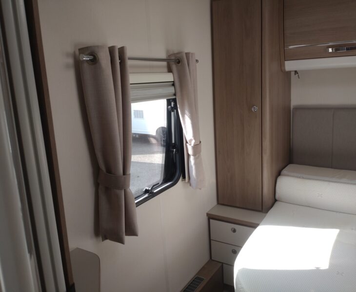 Compass  Capiro 550 Interior