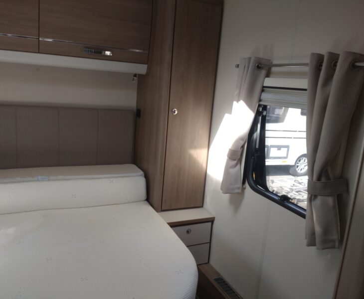 Compass  Capiro 550 Interior