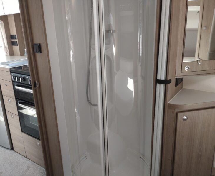 Compass  Capiro 550 Interior