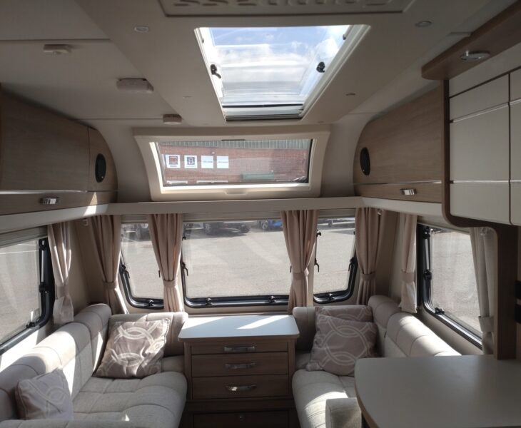 Compass  Capiro 550 Interior