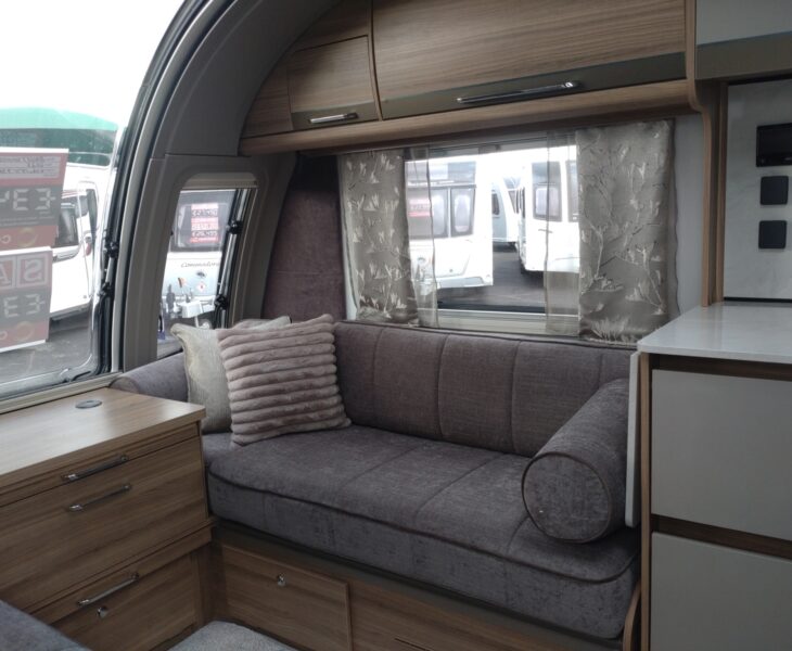 2025 Bailey Unicorn Deluxe Vigo Interior