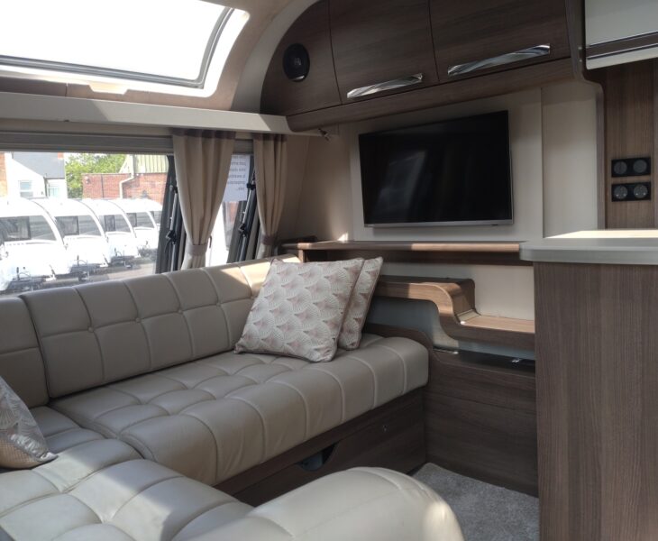 2021 Buccaneer Barracuda Interior