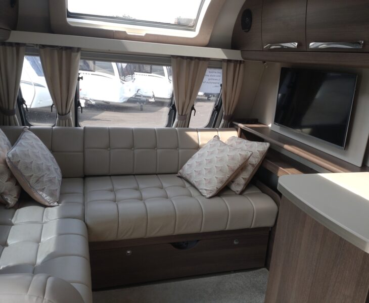 2021 Buccaneer Barracuda Interior