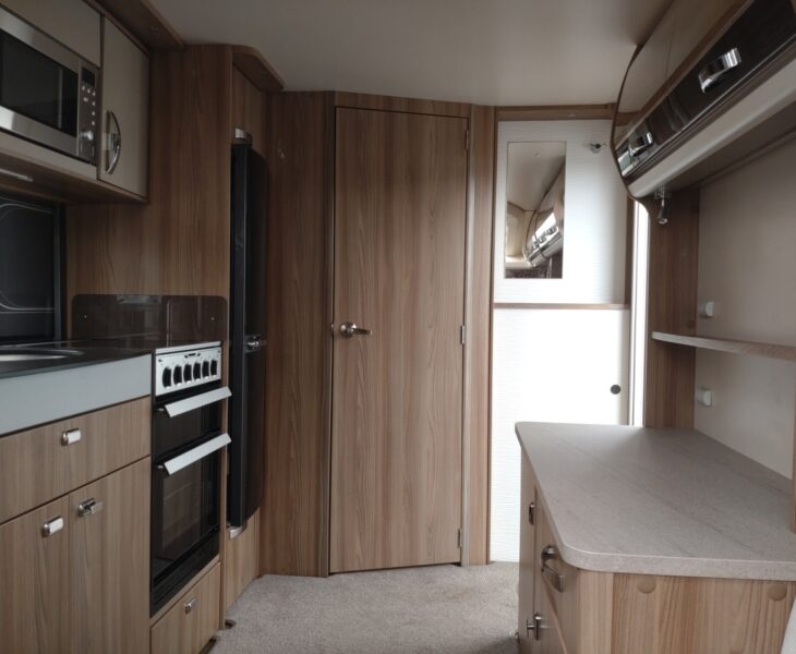 2018 swift conqueror 480 interior