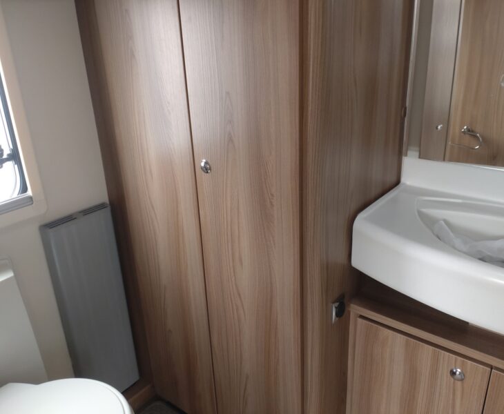 2018 swift conqueror 480 interior