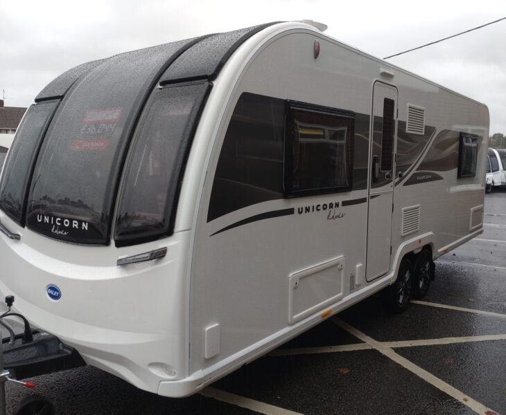 2026 Bailey Unicorn Deluxe Pamplona Front/Side