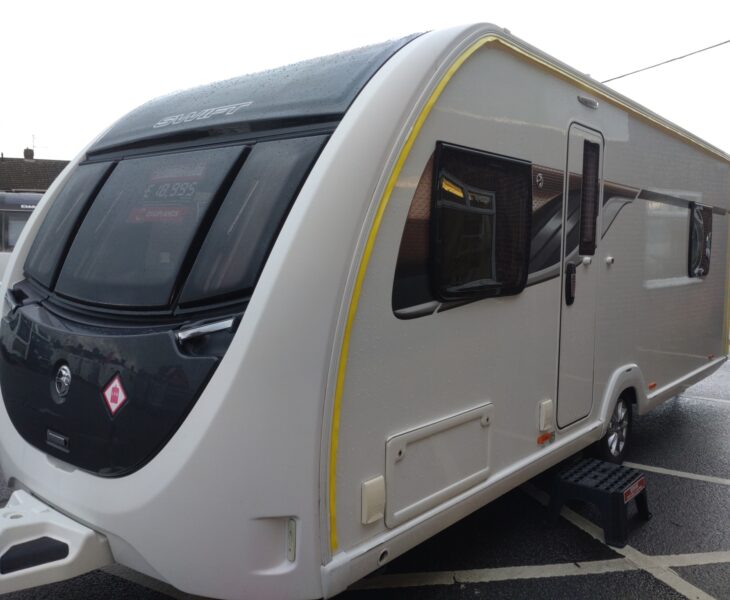 2016 Swift Challenger 560 Front