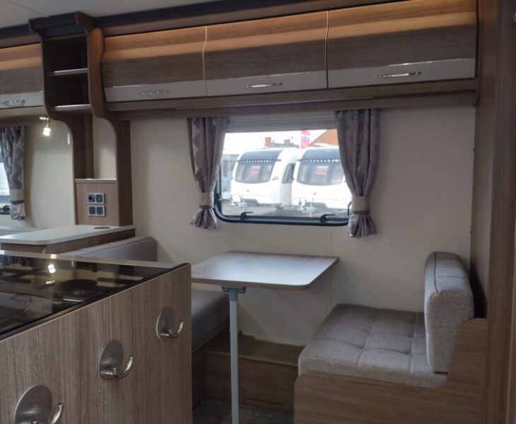 2022 Coachman Vip 520/3 interior