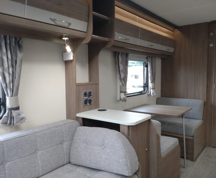2022 Coachman Vip 520/3 interior