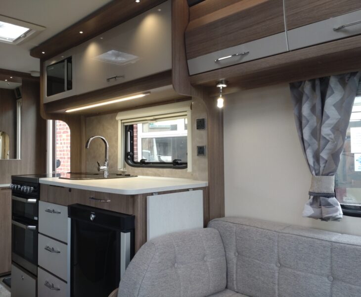 2022 Coachman Vip 520/3 interior