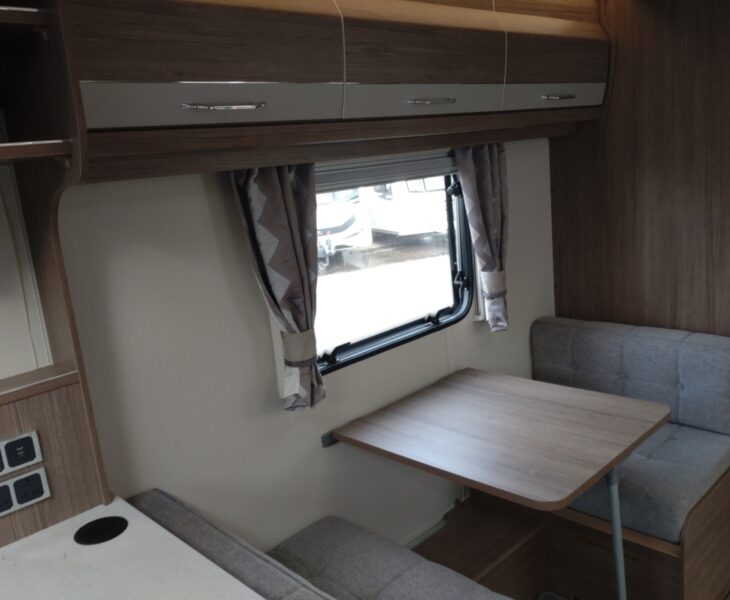 2022 Coachman Vip 520/3 interior