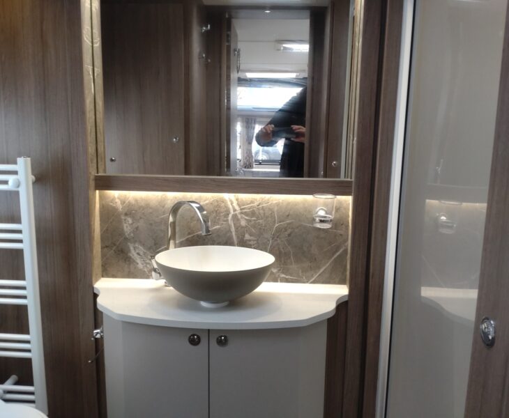 2022 Coachman Vip 520/3 interior