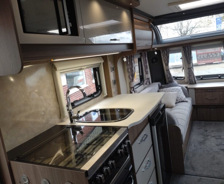 2022 Coachman Vip 520/3 interior