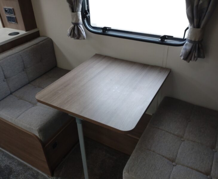 2022 Coachman Vip 520/3 interior