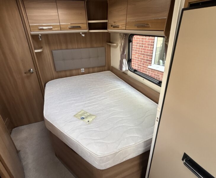 2015 Bailey Unicorn Valencia fixed bed