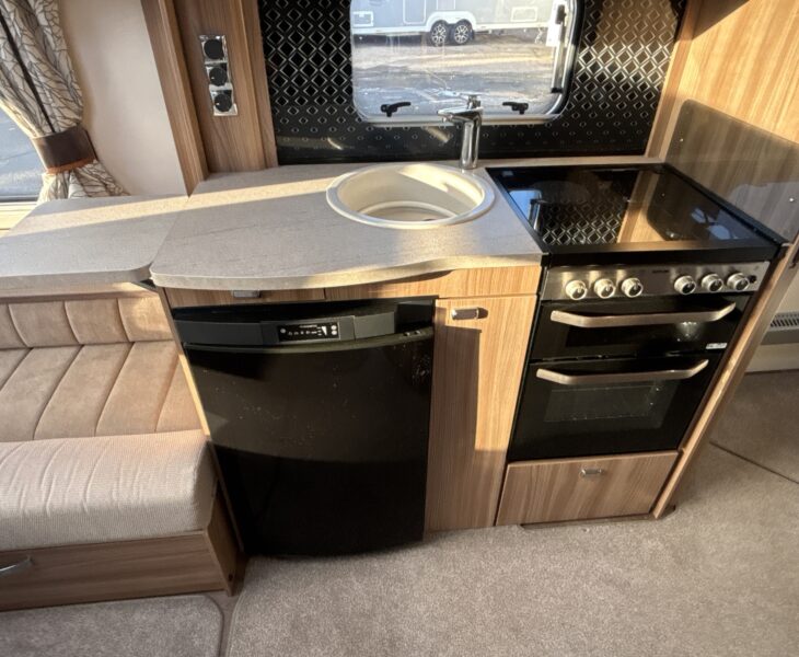 2019 Swift Challenger Hi-Style 580 Interior