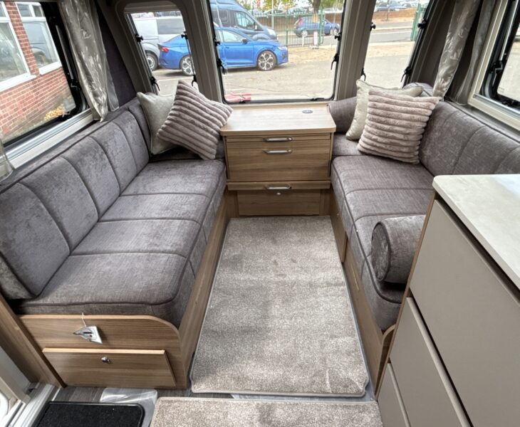 2026 Bailey Unicorn Deluxe Cabrera Interior