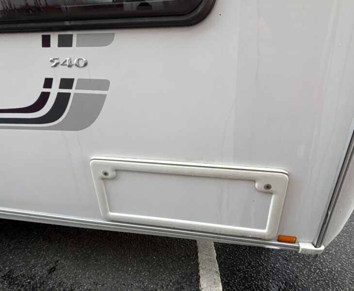 2009 Swift Challenger 540 bed access locker