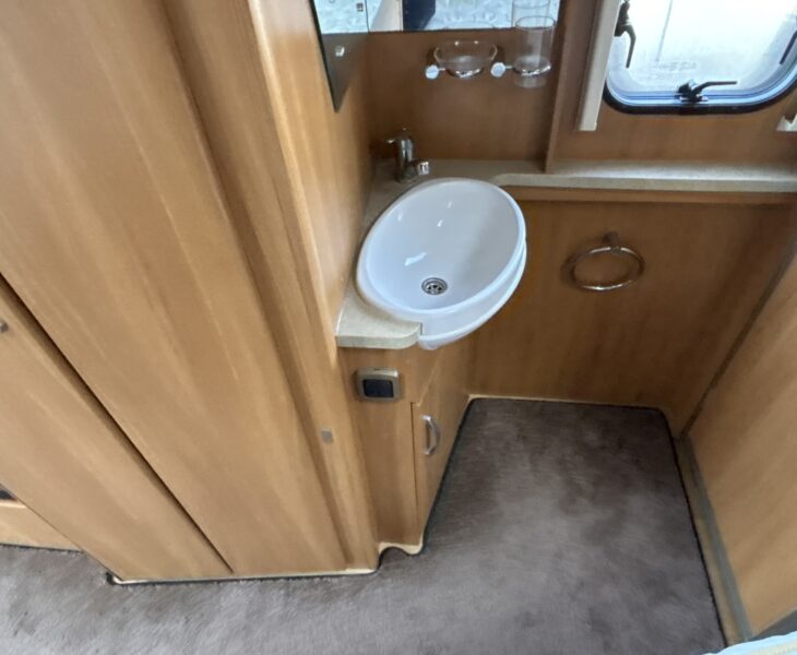 2009 Swift Challenger 540 vanity unit