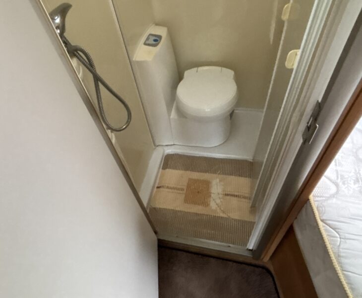 2009 Swift Challenger 540 shower