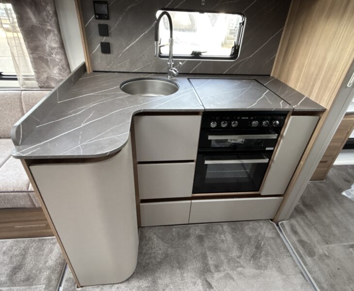 2026 Bailey Alicanto Grande Deluxe Evora Interior