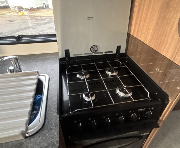 2020 Bailey Phoenix 644 Gas oven