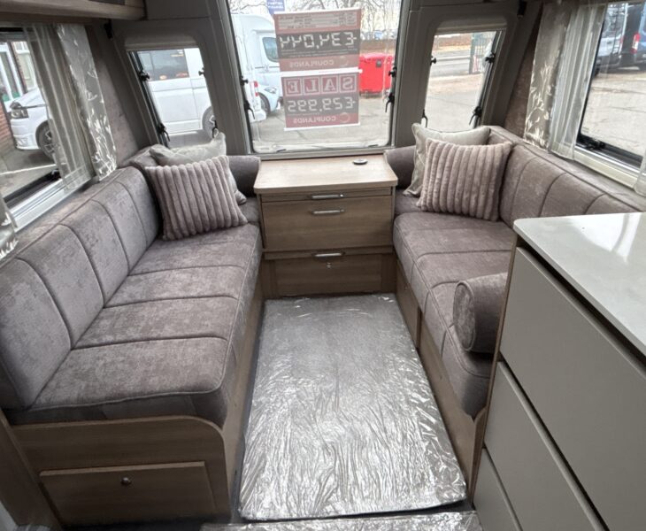 2025 Bailey Unicorn Cadiz Deluxe Front lounge