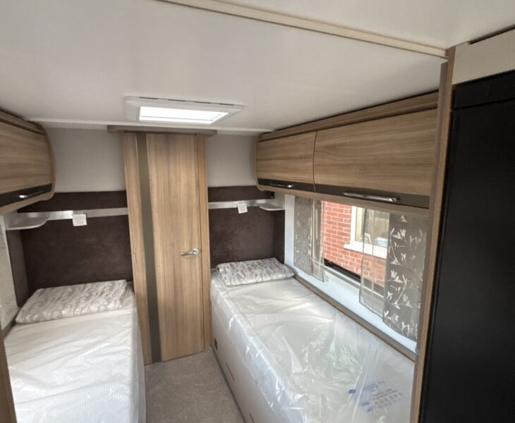 2025 Bailey Unicorn Cadiz Deluxe Fixed single bed lockers