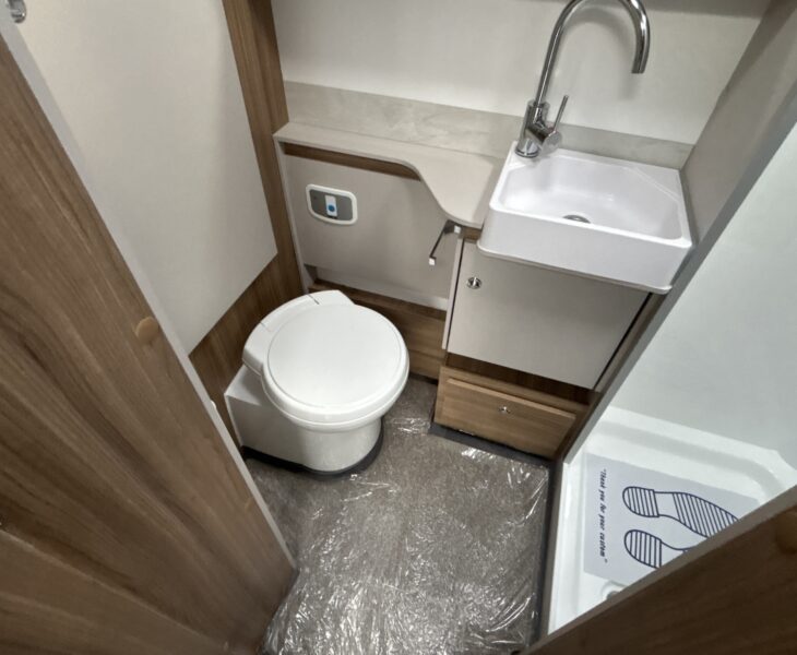 2025 Bailey Unicorn Cadiz Deluxe Washroom