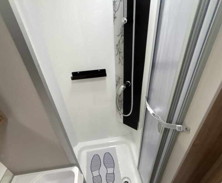 2025 Bailey Unicorn Cadiz Deluxe Shower