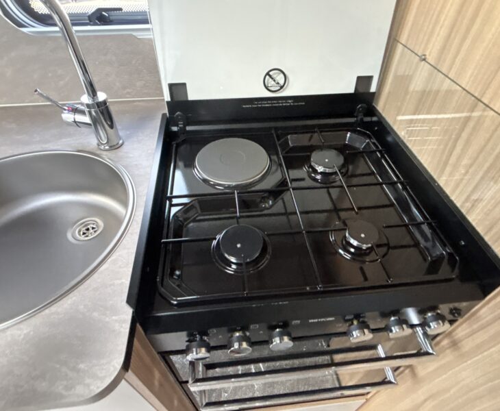 2025 Bailey Pegasus GT75 Portofino dual fuel hob