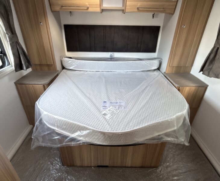 2025 Bailey Pegasus GT75 Portofino fixed rear island bed