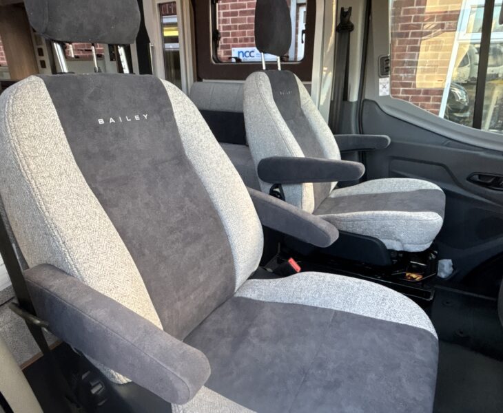 New Bailey Adamo 75-4DL refresh front swivel chairs