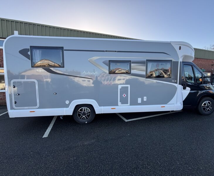 New Bailey Autograph 79-4i 2026 offside